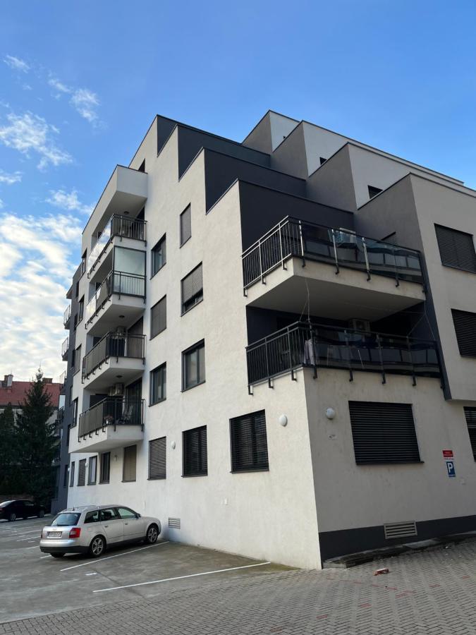 Elegant Escape Apartment II - City Centre Bratislava Exterior photo