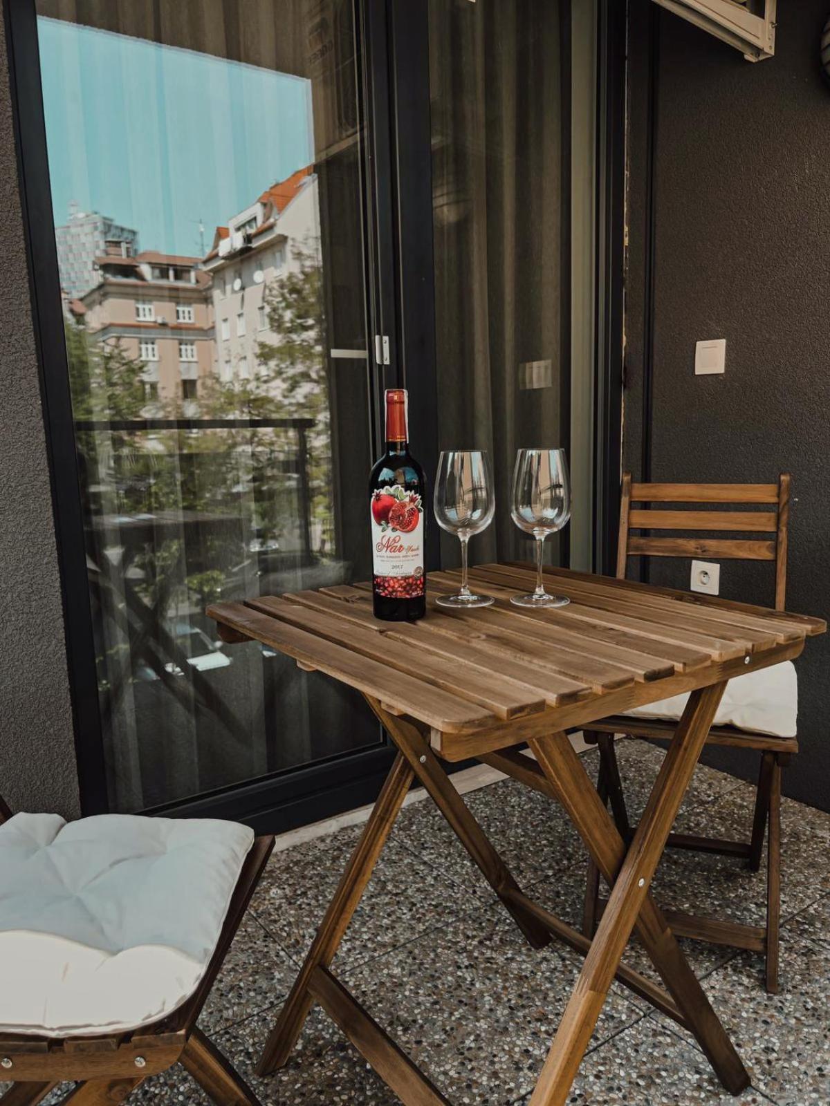 Elegant Escape Apartment II - City Centre Bratislava Exterior photo